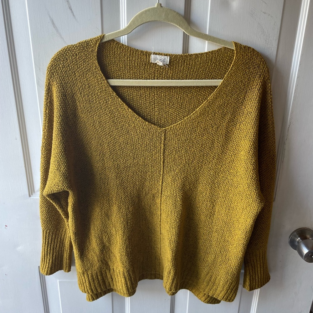 LA MIEL Knit V neck sweater in gold Small